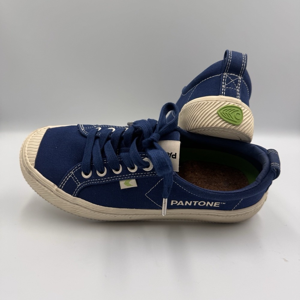 Cariuma Pantone OCA Blue Canvas Low Top Lace-Up Sneakers Cork Insole Women 6.5